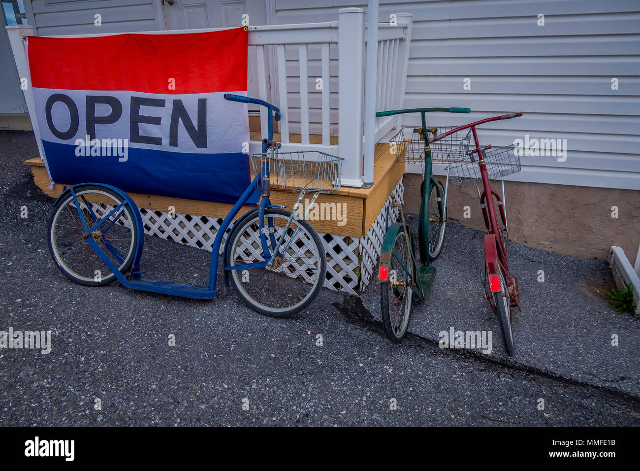 Lancaster county amish bike hi-res stock photography and images - Alamy