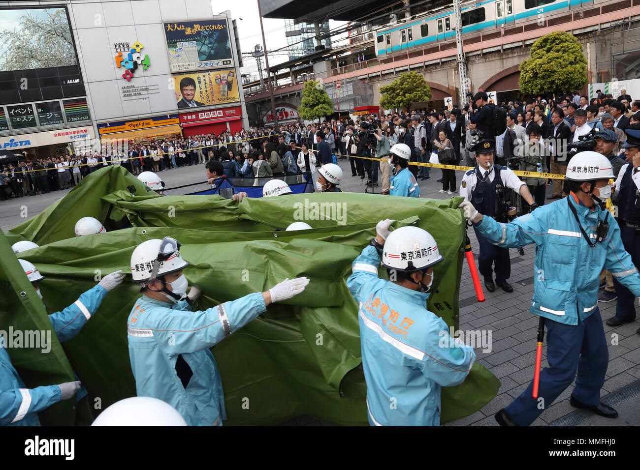 7 High School Girls Receives First Aid After They Fainted At Sl Square In Front Of Shinbashi Station In Tokyo Japan On May 11 18 Credit Motoo Naka Aflo Alamy Live News Stock Photo