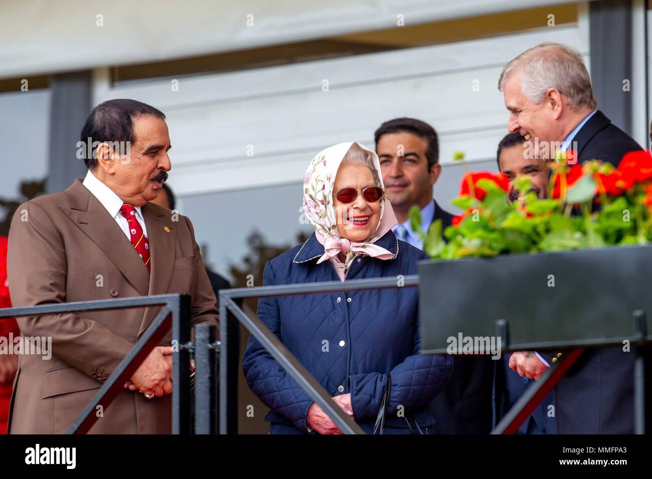 Windsor, UK. 11th May 2018. Day 3. Royal Windsor Horse Show. Windsor. Berkshire. UK. Endurance. HRH Queen Elizabeth ll arrives in Range Rover. Accompanied by Hamad bin Isa Al Khalifa.  King of Bahrain.   HRH The Duke of York. Prince Andrew. 11/05/2018. Credit: Sport In Pictures/Alamy Live News Stock Photo