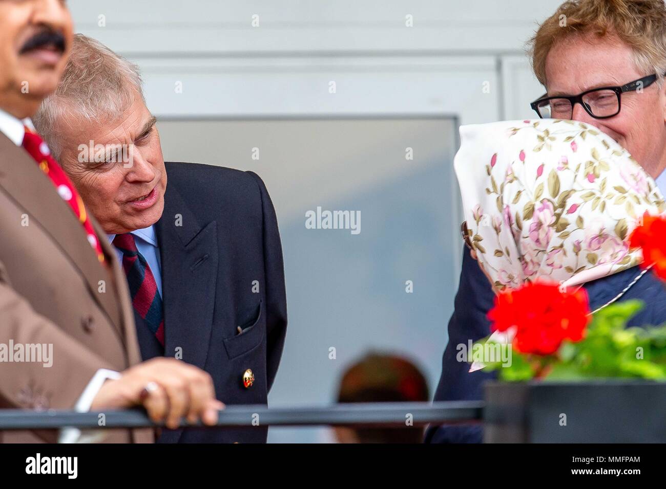 Windsor, UK. 11th May 2018. Day 3. Royal Windsor Horse Show. Windsor. Berkshire. UK. Endurance. HRH Prince Andrew. The Duke of York speaks to HRH Queen Elizabeth ll.  Hamad bin Isa Al Khalifa. King of Bahrain. 11/05/2018. Credit: Sport In Pictures/Alamy Live News Stock Photo