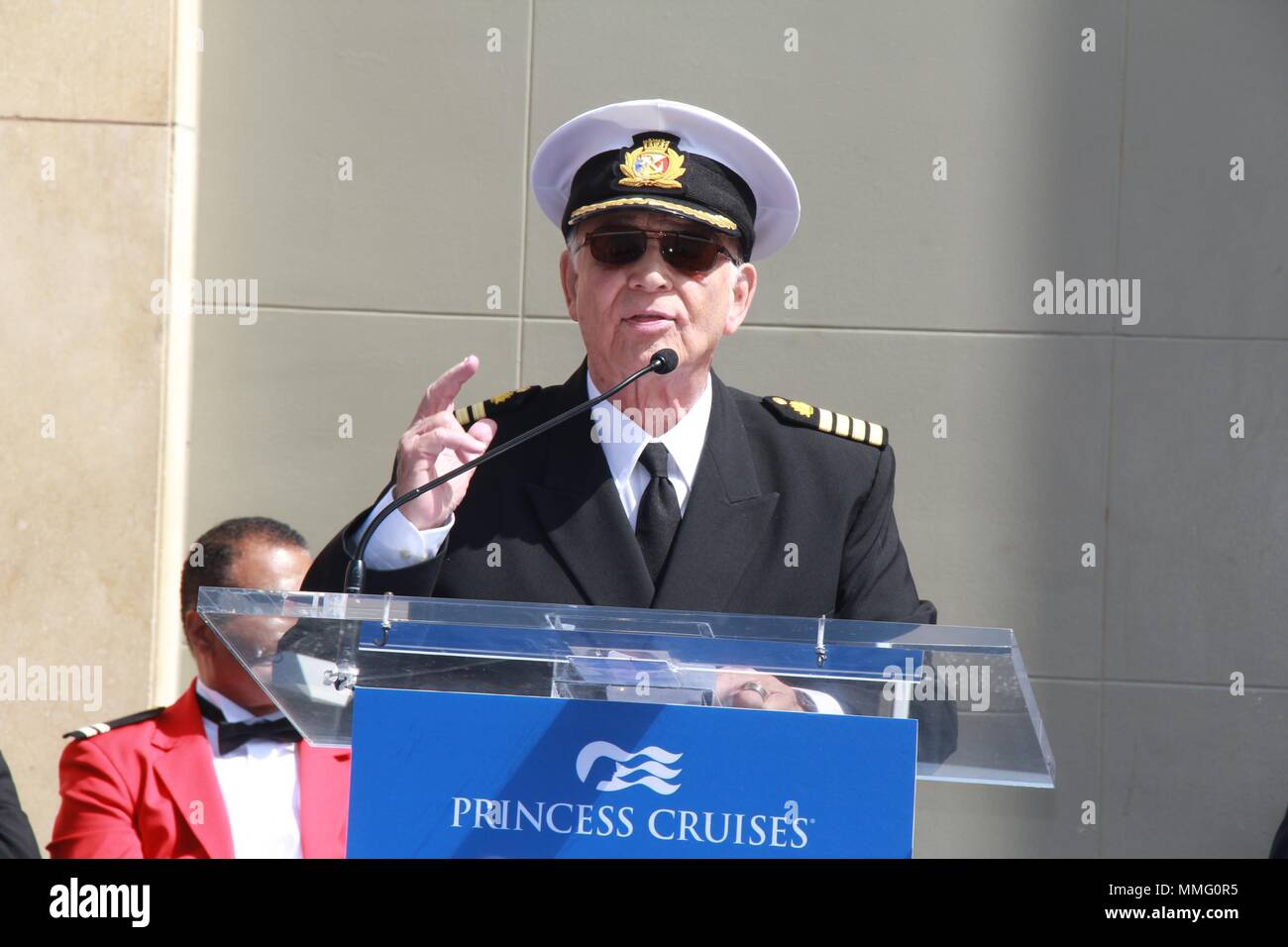 Hollywood, California, USA. 7th May, 2018. I15983CHW.Princess Cruises and the Original Cast of ''The Love Boat'' Receive Hollywood Walk Of Fame Honorary Star Plaque .in Front Of Dolby Theatre, Hollywood, CA USA.05/10/2018.GAVIN MACLEOD (CAPTAIN STUBING) WITH LOVE BOAT CAST MEMBERS FRED GRANDY (GOPHER), TED LANGE (ISAAC) LAUREN TEWES (JULIE) AND BERNIE KOPELL (DOC) . © Clinton H.Wallace/Photomundo International/ Photos Inc Credit: Clinton Wallace/Globe Photos/ZUMA Wire/Alamy Live News Stock Photo