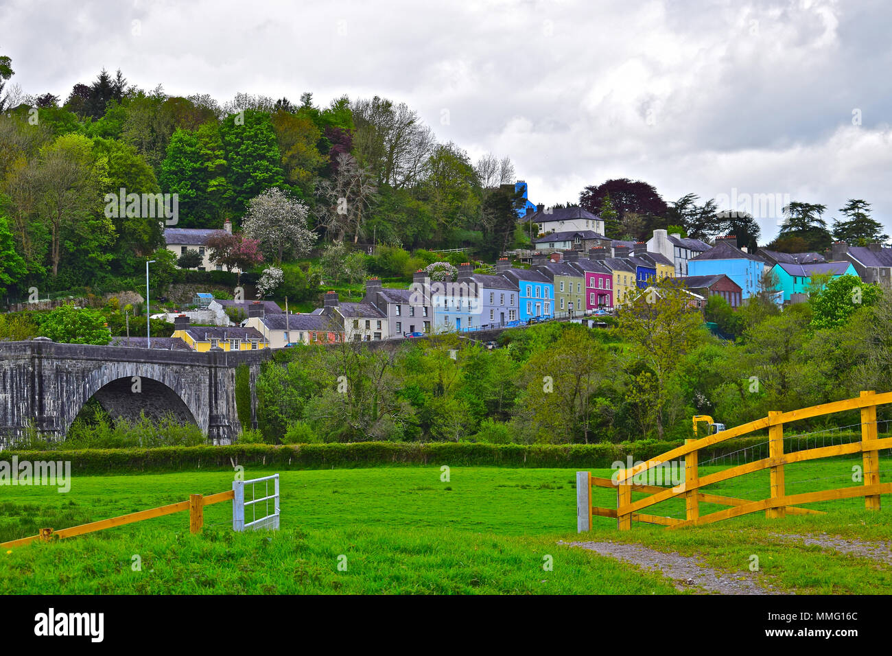Pretty pastel coloured houses line the winding road over the bridge