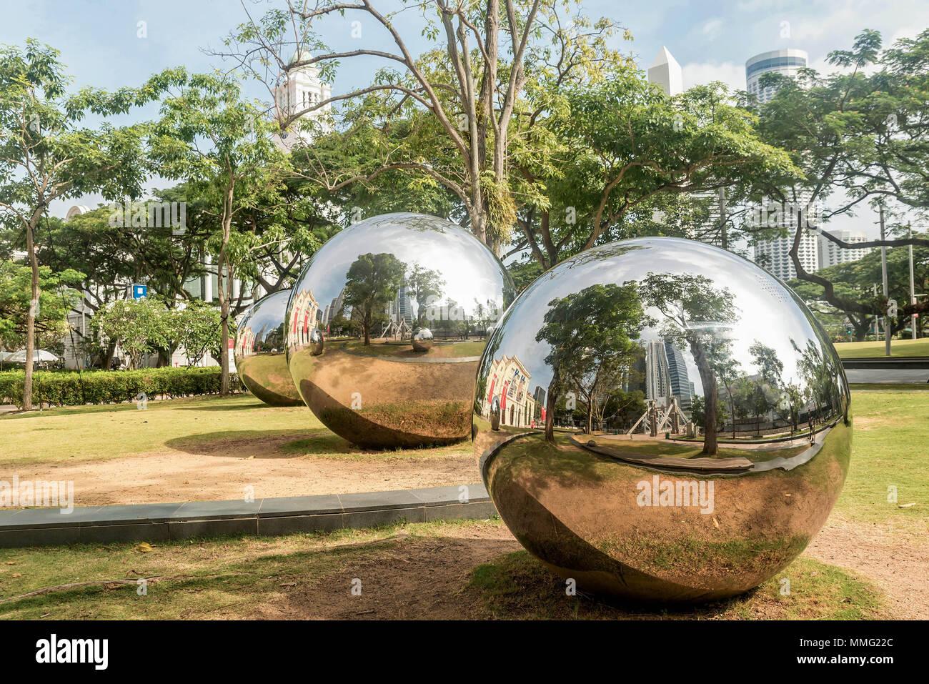Mirror balls hires stock photography and images Alamy