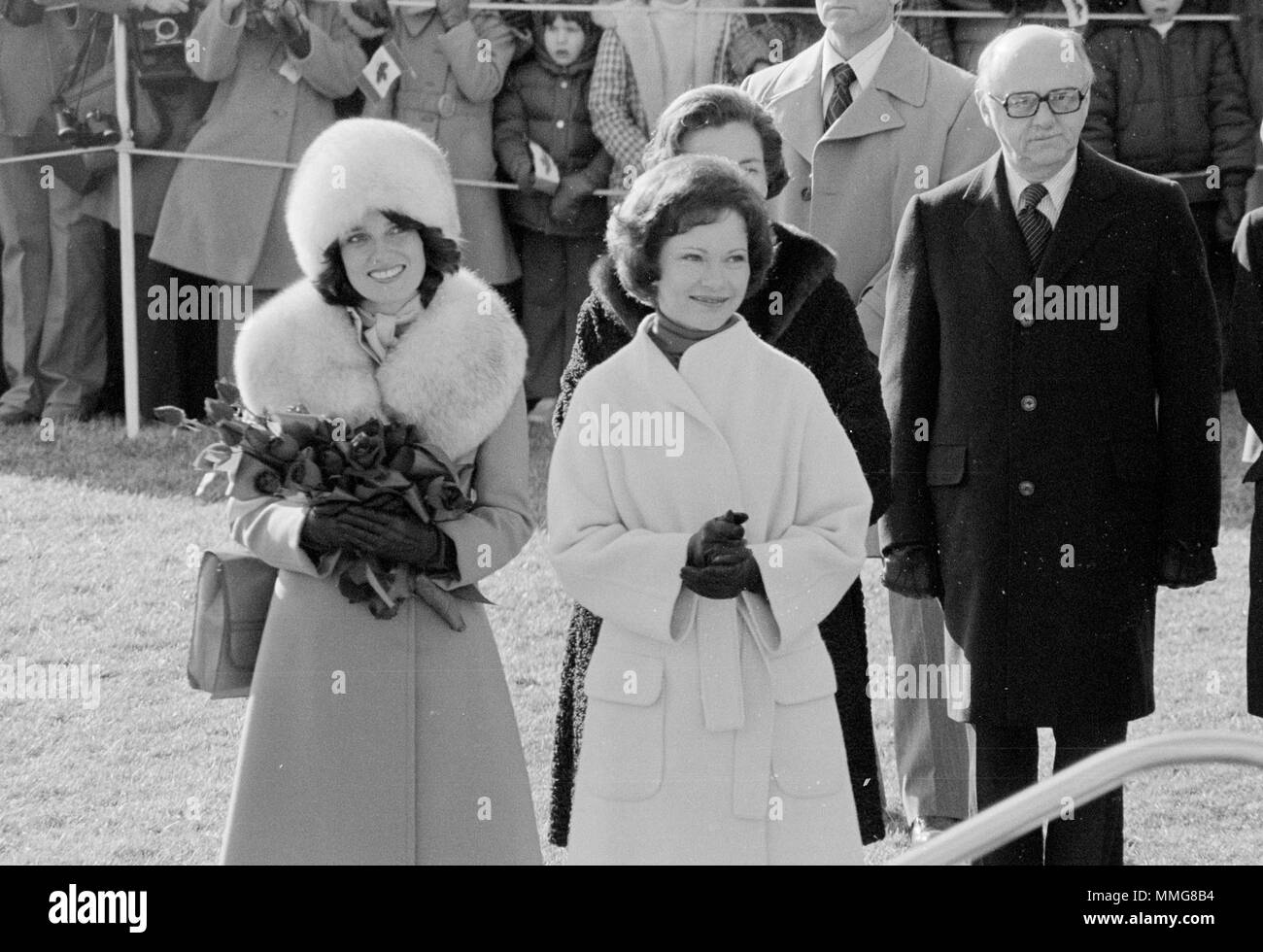 Margaret Trudeau (wife of Pierre Trudeau, 15th Prime Minister of Canada), left and Eleanor Rosalynn Carter (wife of President of the United States, Jimmy Carter) 1977 Stock Photo