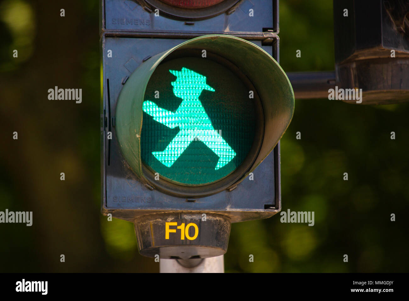 BERLIN, GERMANY - JUNE 11, 2913: Detail of pedestrian traffic light showing  emblematic Berlin green man in Berlin, Germany Stock Photo - Alamy