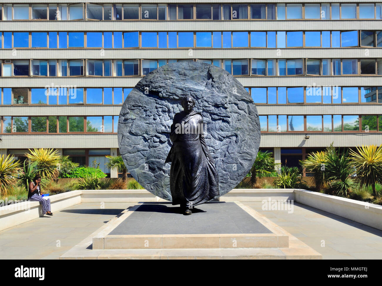 London,England, UK. Memorial to Mary Seacole (Jamaican-born nurse: 1805-1881) in the grounds of St Thomas' Hospital. By Martin Jennings, 2016. Stock Photo