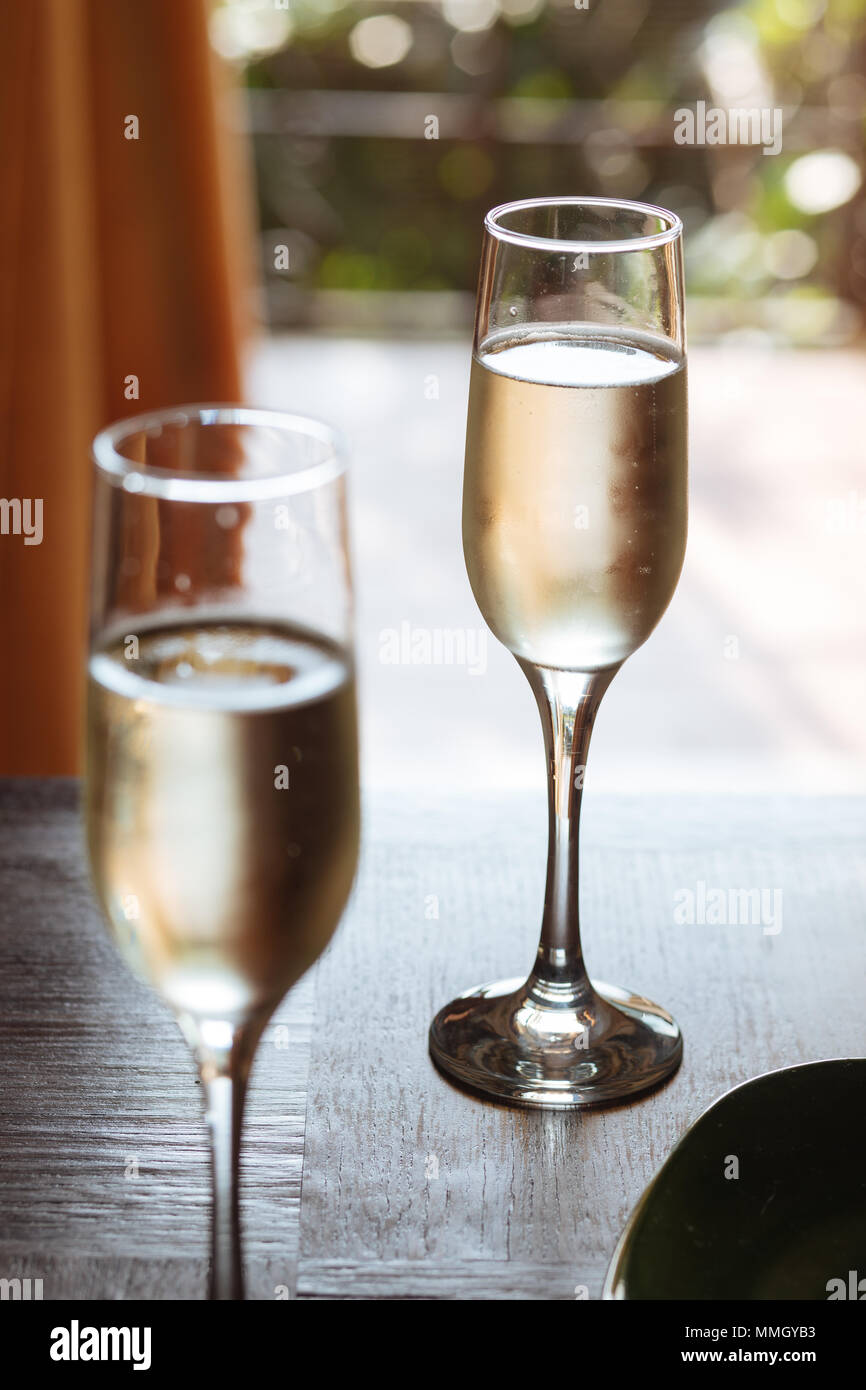 Flutes filled with sparkling prosecco, in a restaurant in Conegliano. Prosecco is a white sparkling wine cultivated and produced in Valdobbiadene Stock Photo