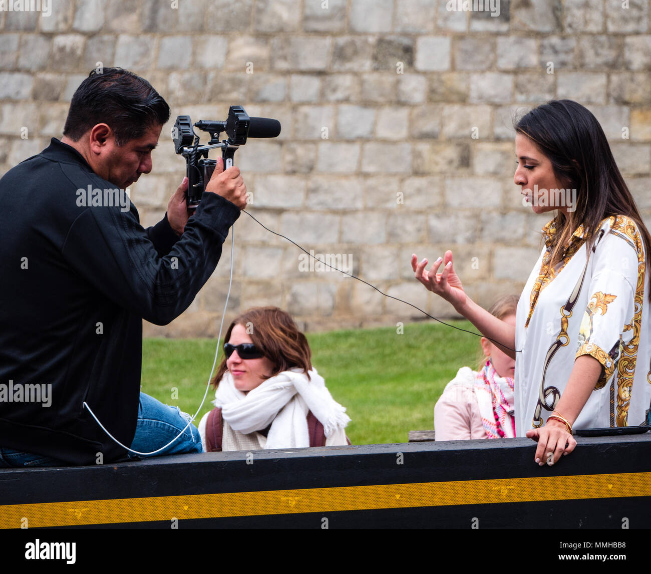 Latin American Reporter, Reporting on Royal Wedding with iPhone Camera Rig, Windsor, Castle, Windsor, Berkshire, England, UK, GB. Stock Photo