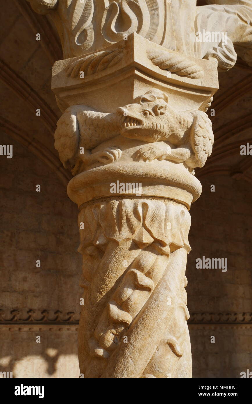 Stone carved architecture hi-res stock photography and images - Alamy