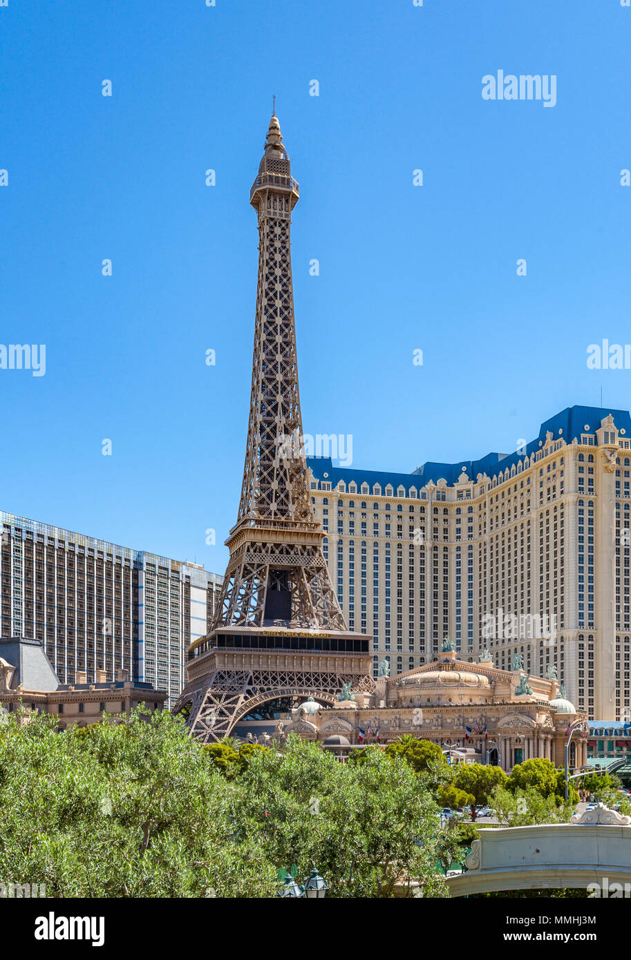 571 fotos e imágenes de Las Vegas Replica Eiffel Tower - Getty Images