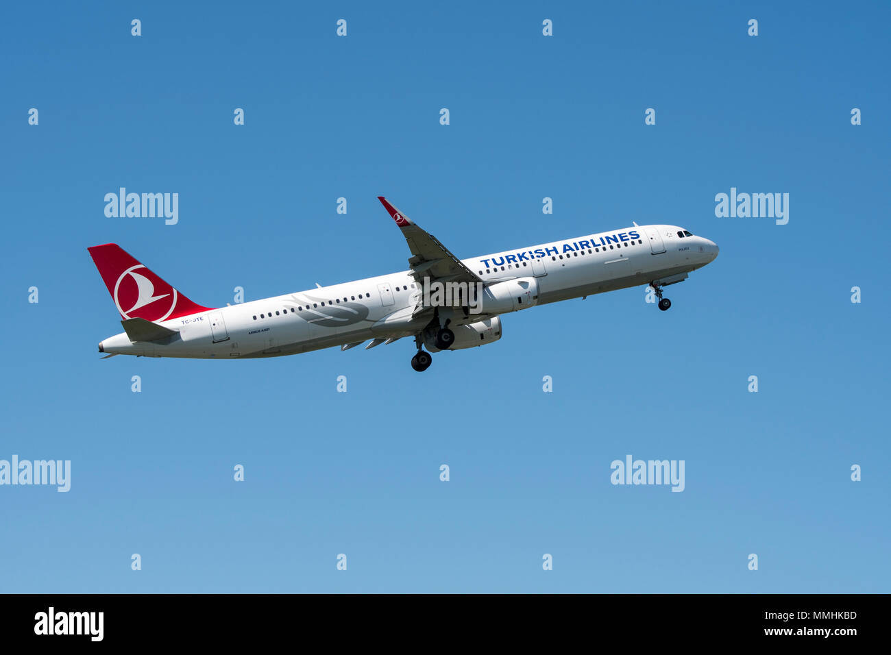 Airbus A321-231, narrow-body, commercial passenger twin-engine jet airliner from Turkish Airlines in flight against blue sky Stock Photo