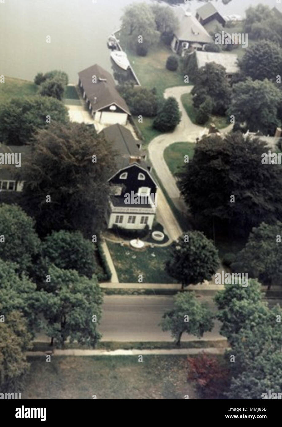 English The Air View Of The Property Of 112 Ocean Avenue 18 March 09 Edith Evan S Real Estate 42 Amityville Air View Stock Photo Alamy