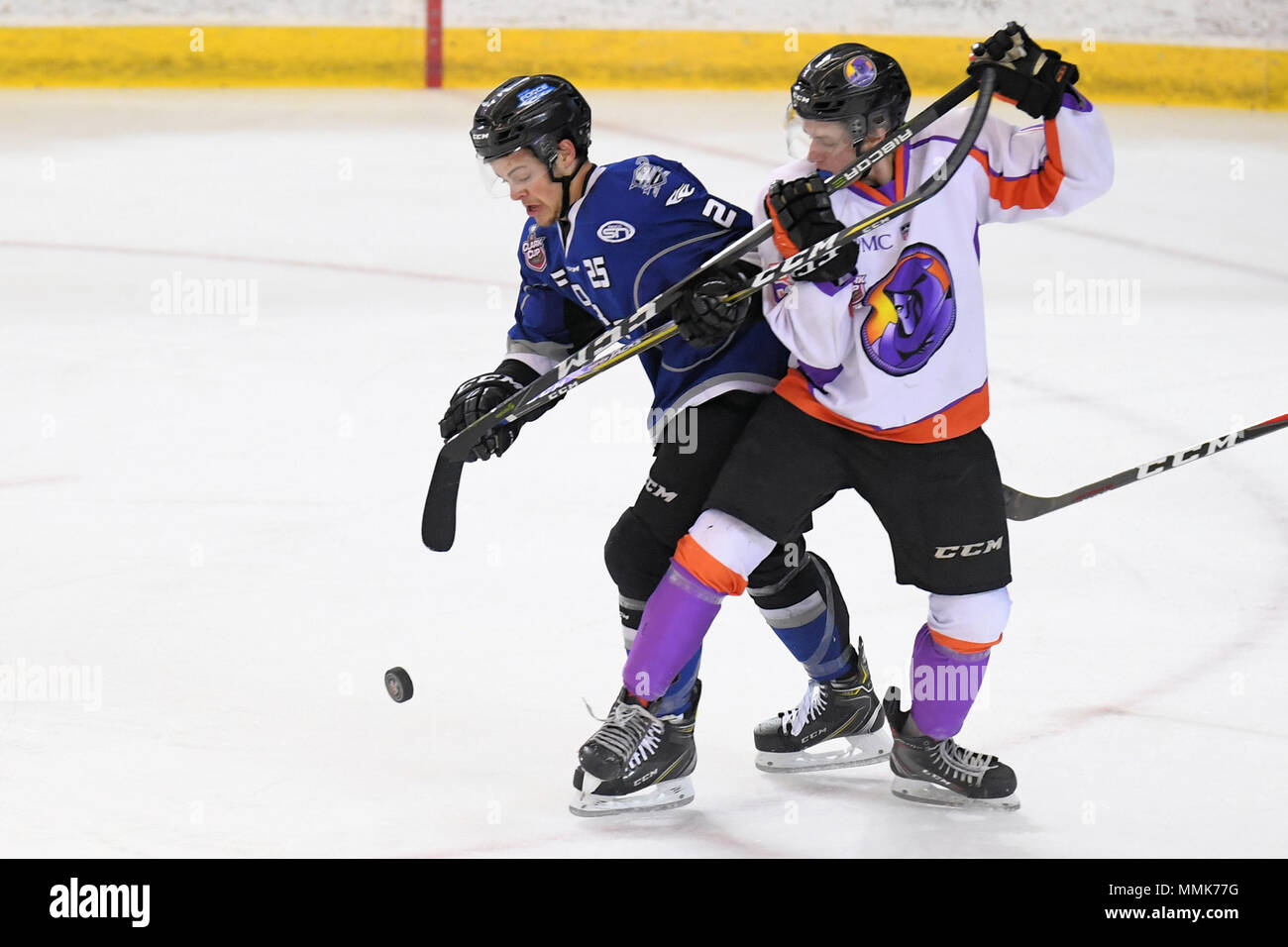 Fargo, Dakota, 11th May, 2018. Youngstown Phantoms forward Max Ellis (6) battles Fargo Force defenseman Evan (25) for the puck in game one of the finals for the United