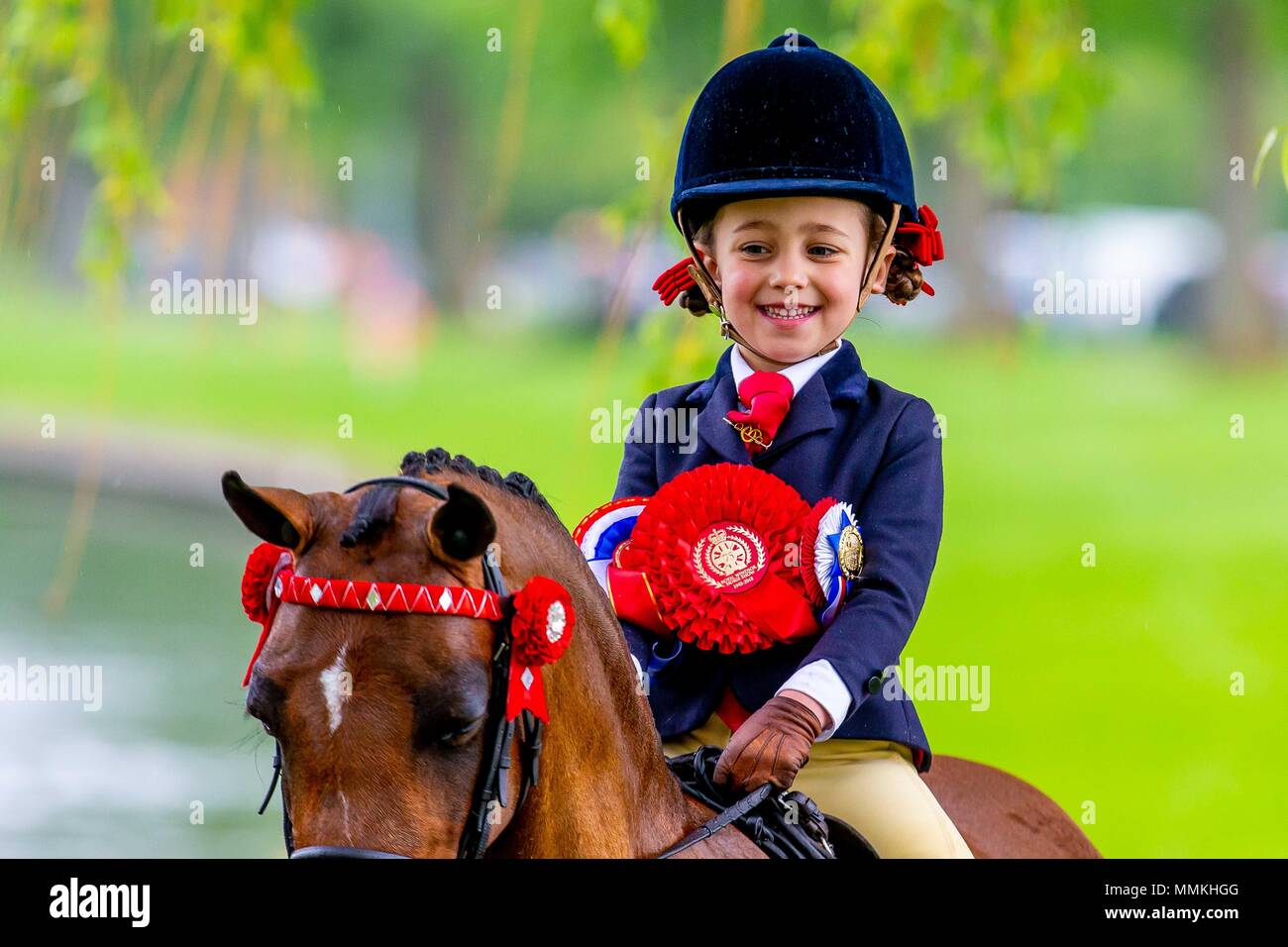 LEAD REIN childs equestrian showing set  HOT PINK Black And Silver 
