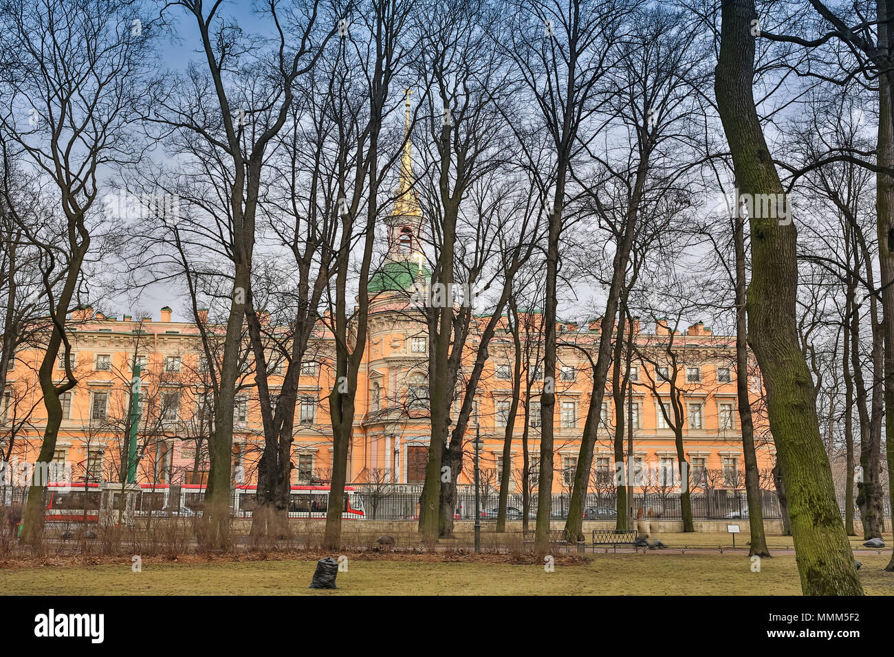 SAINT PETERBURG/RUSSIA-09 DESEMBER 2018: park in late autumn, early morning. Stock Photo