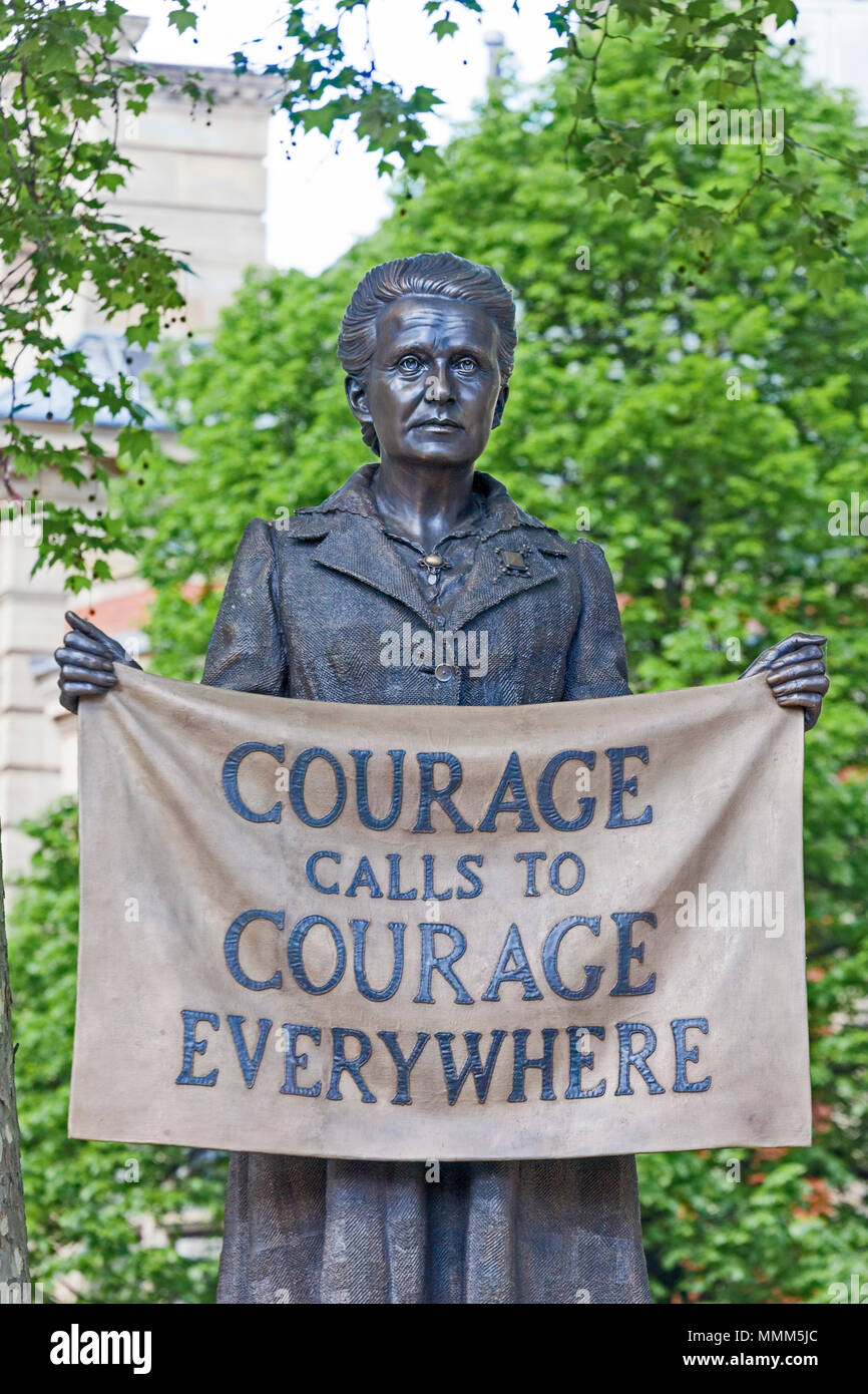 London, Westminster. The statue of the suffragist Millicent Fawcett in ...