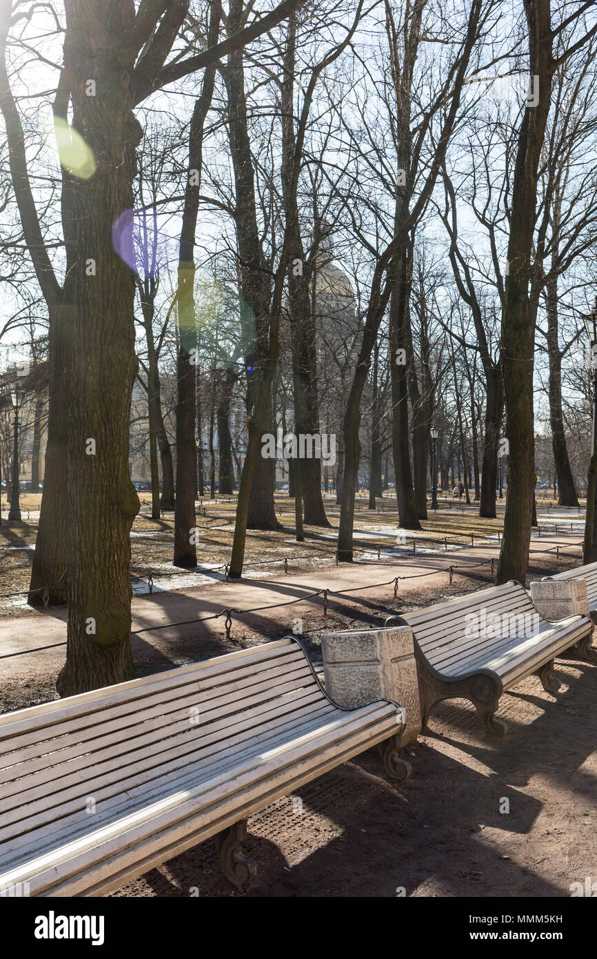SAINT PETERBURG/RUSSIA-09 DESEMBER 2018: park in late autumn, early morning. Stock Photo