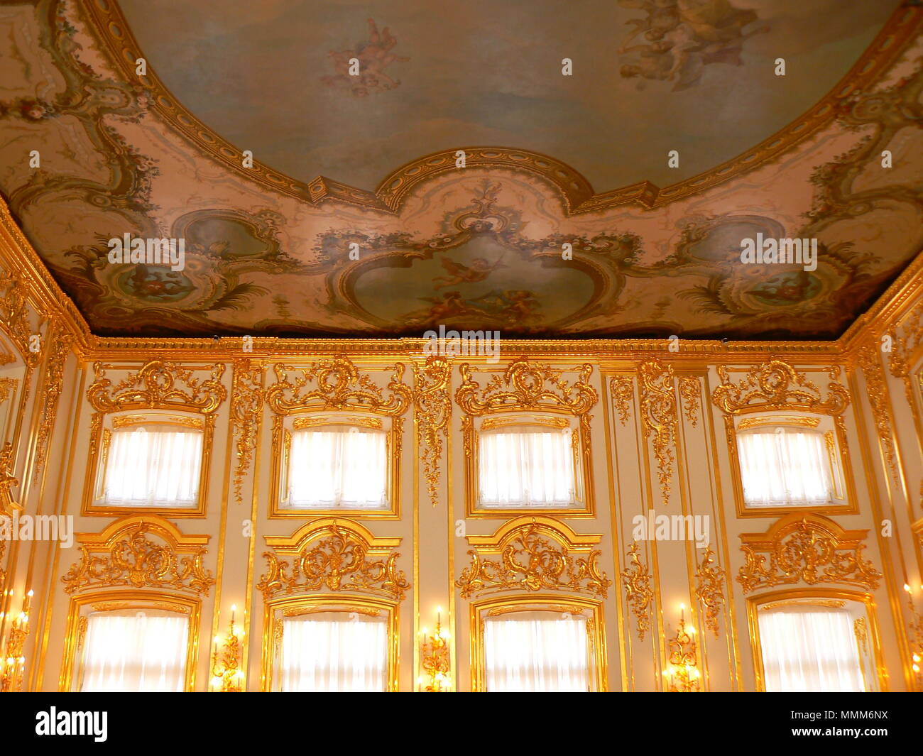 The magnificent interior of the Catherine Palace Ballroom in Tsarskoe ...