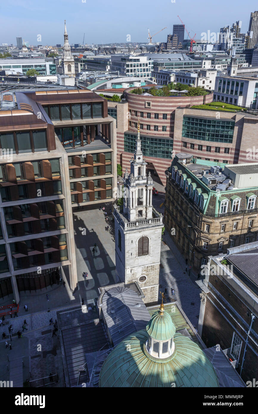 New and old: Tower of St Stephen Walbrook, London EC4 with Bloomberg London Building, 1 Poultry and City of London Magistrates Court EC4 Stock Photo