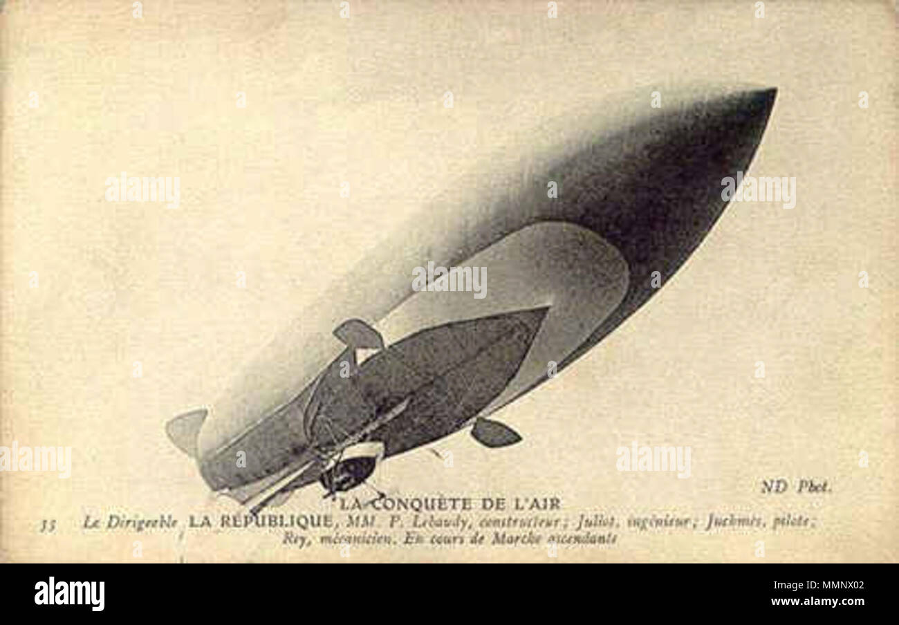 . English: Photogtaph of the French Airship 'Lebaudy République' from below, showing the pointed bow, the gondola and the port and starboard ailerons  . 1908. 'NP Phot.' 12 1908 Republique from below Stock Photo