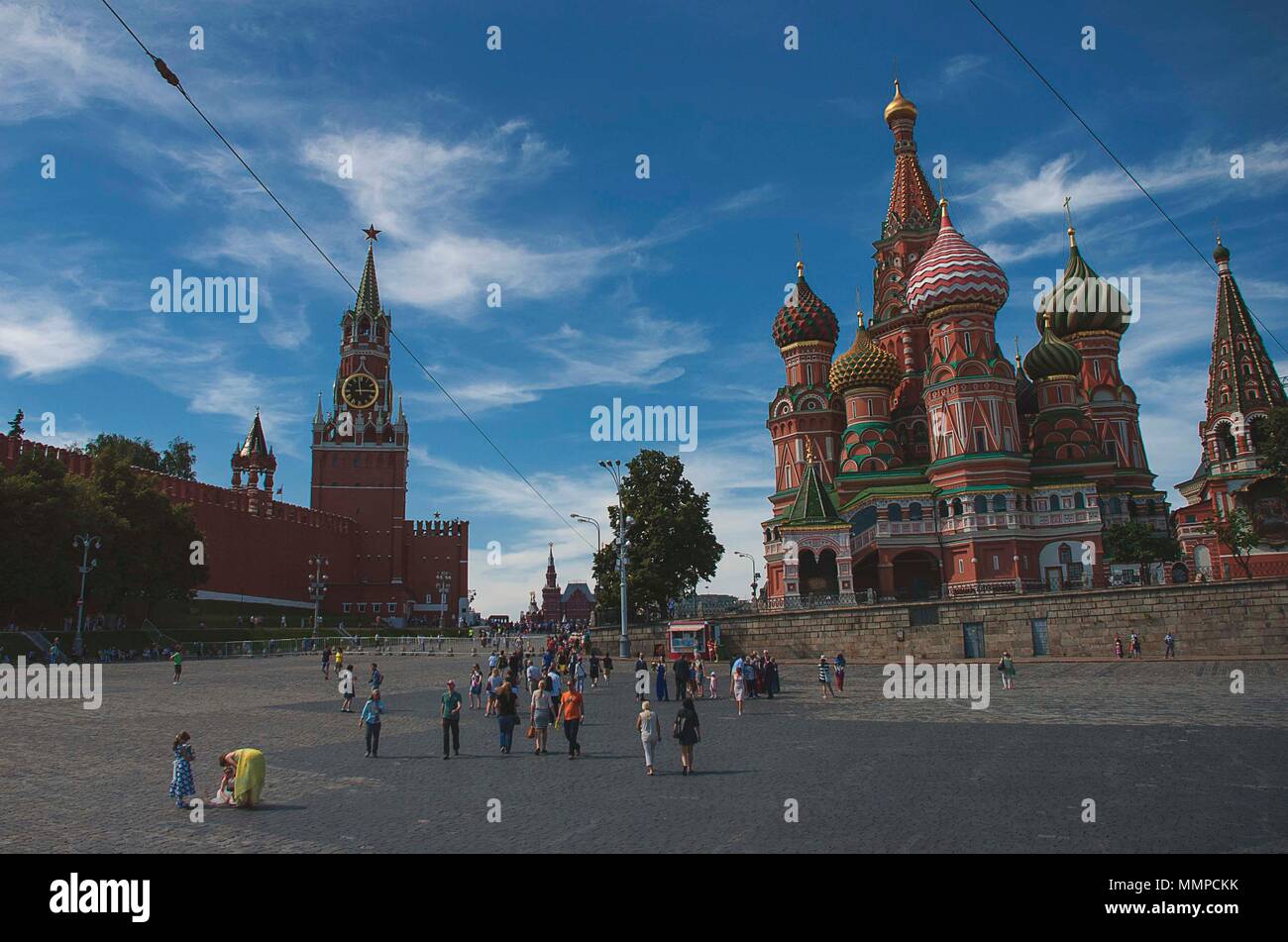 The colourful onion domes of the iconic St Basils Cathedral on Red ...