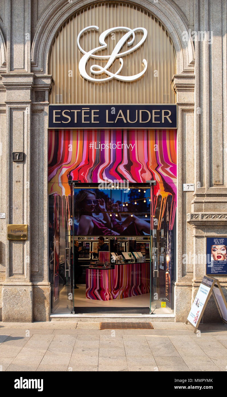 Estee Lauder cosmetics store Stock Photo Alamy