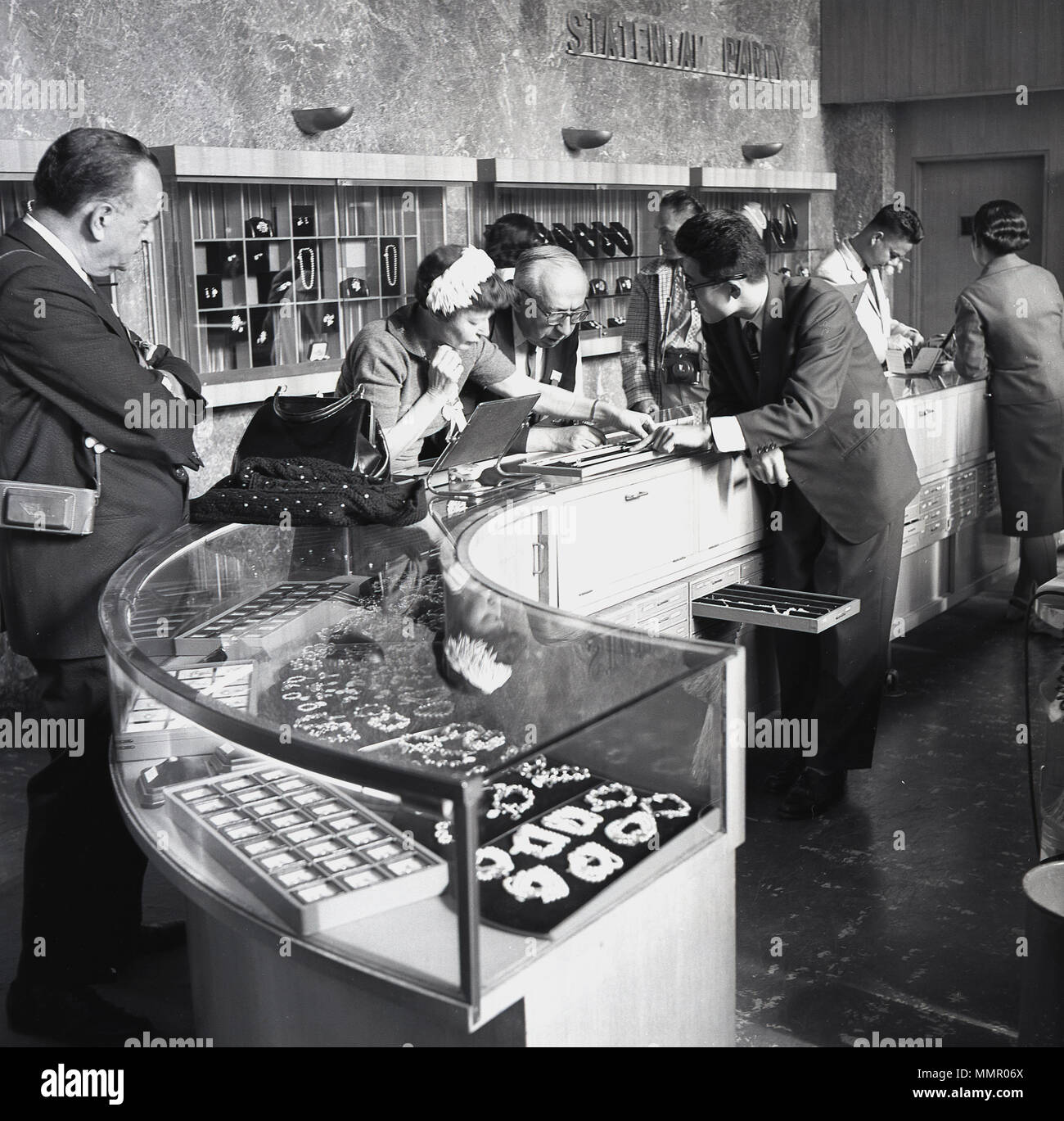 Jewelry store store sales