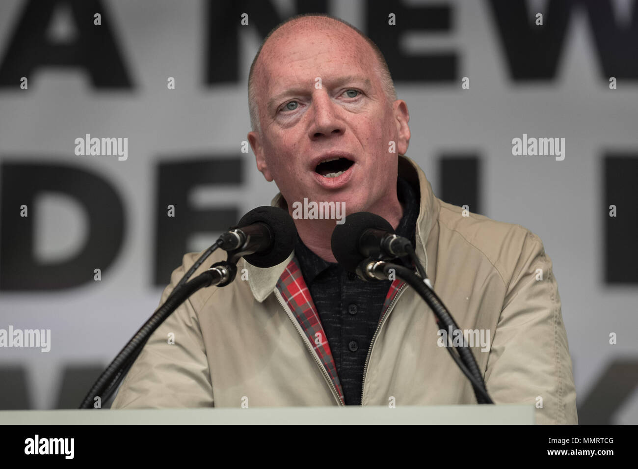 London, UK. 12th May, 2018. Matt Wrack, General Secretary of the Fire Brigades Union(FBU), speaks to a crowd of  thousands of trade unionists during a TUC rally in Hyde Park. Credit: Guy Corbishley/Alamy Live News Stock Photo