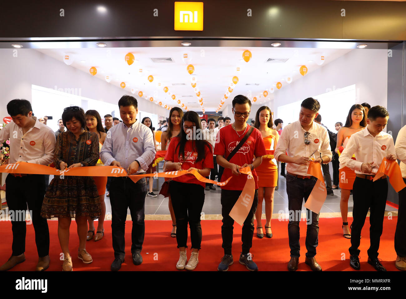 Hanoi, Vietnam. 12th May, 2018. Guests cut ribbon for Mi Store in Hanoi ...