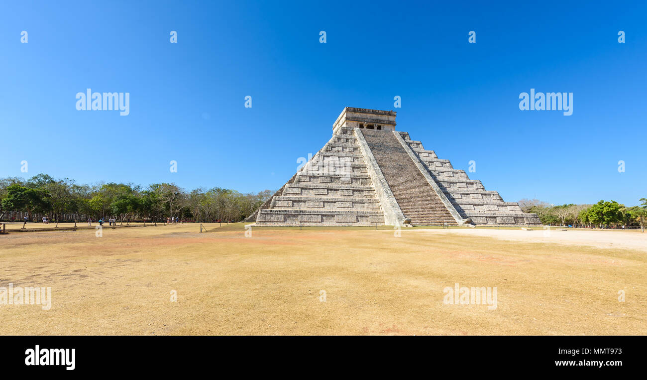 Chichen Itza - El Castillo Pyramid - Ancient Maya Temple Ruins in Yucatan, Mexico Stock Photo
