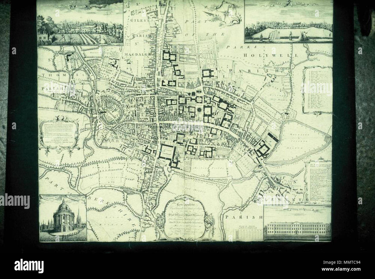. Oxford, mid-18th century, with many medieval features. Surveyed by Isaac Taylor, engraved by George Anderton and published by William Jackson. Scale c.1: 2,400; Image 1  [Plan of the University and City of Oxford]. 1751. Bodleian Libraries, Plan of the University and City of Oxford Image 1 Stock Photo