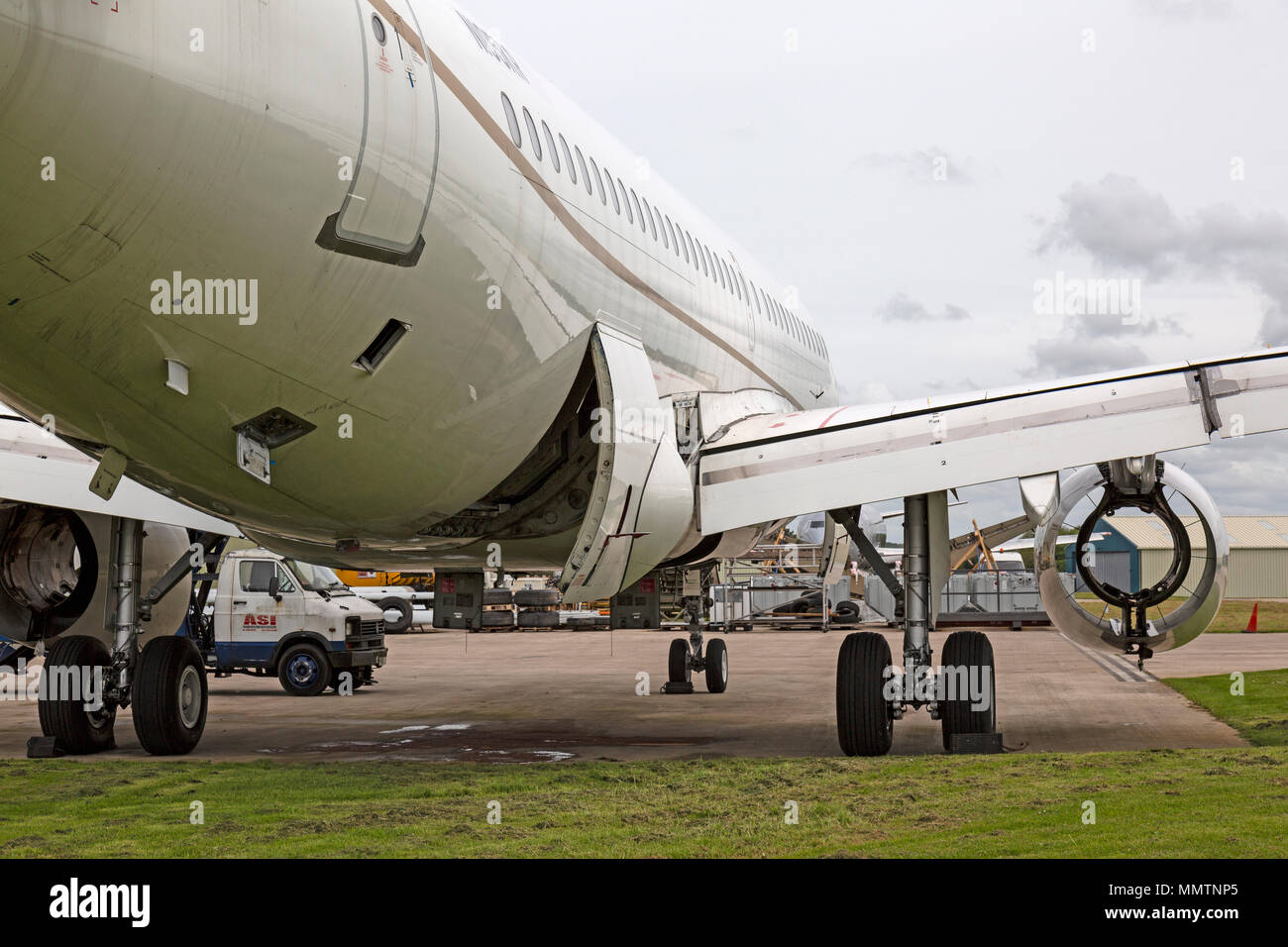 Aircraft for scrap hires stock photography and images Alamy