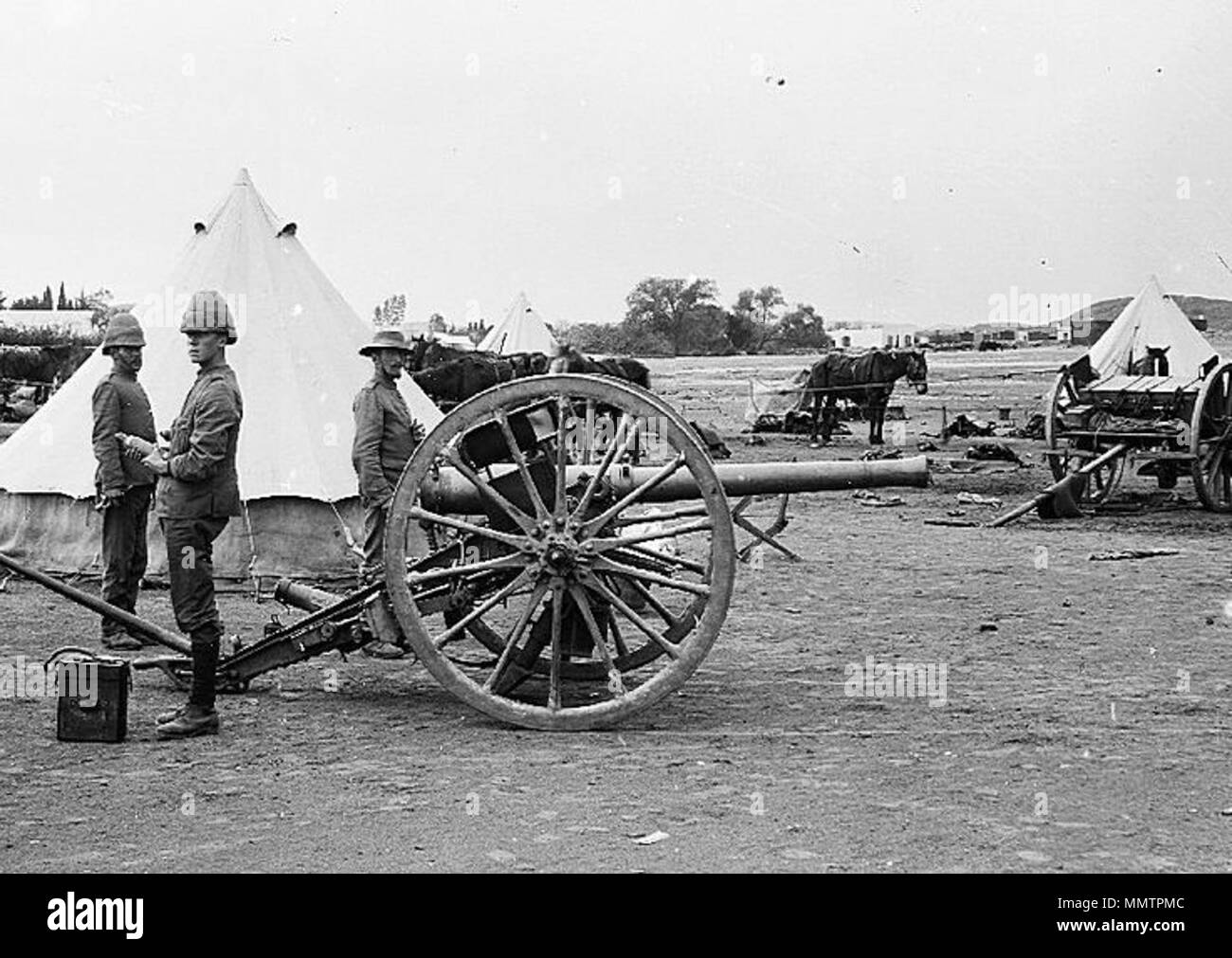 . English: A British Ordnance BL 15 pounder gun at camp near Boshof 1900  . 17 September 2017. Unknown Camps-british-armyRFA Stock Photo