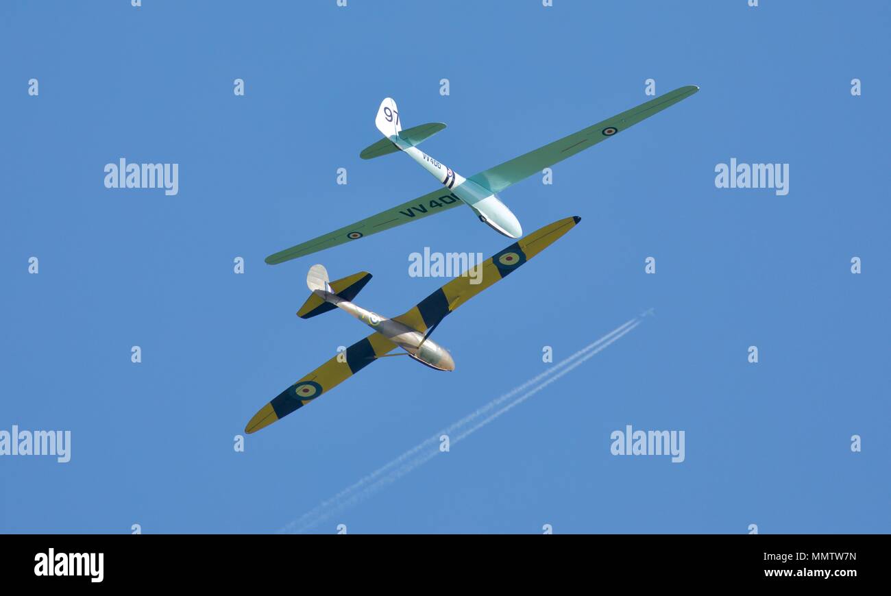 Eon Olympia VV400 & Radar Kite gliders at Old Warden Aerodrome in