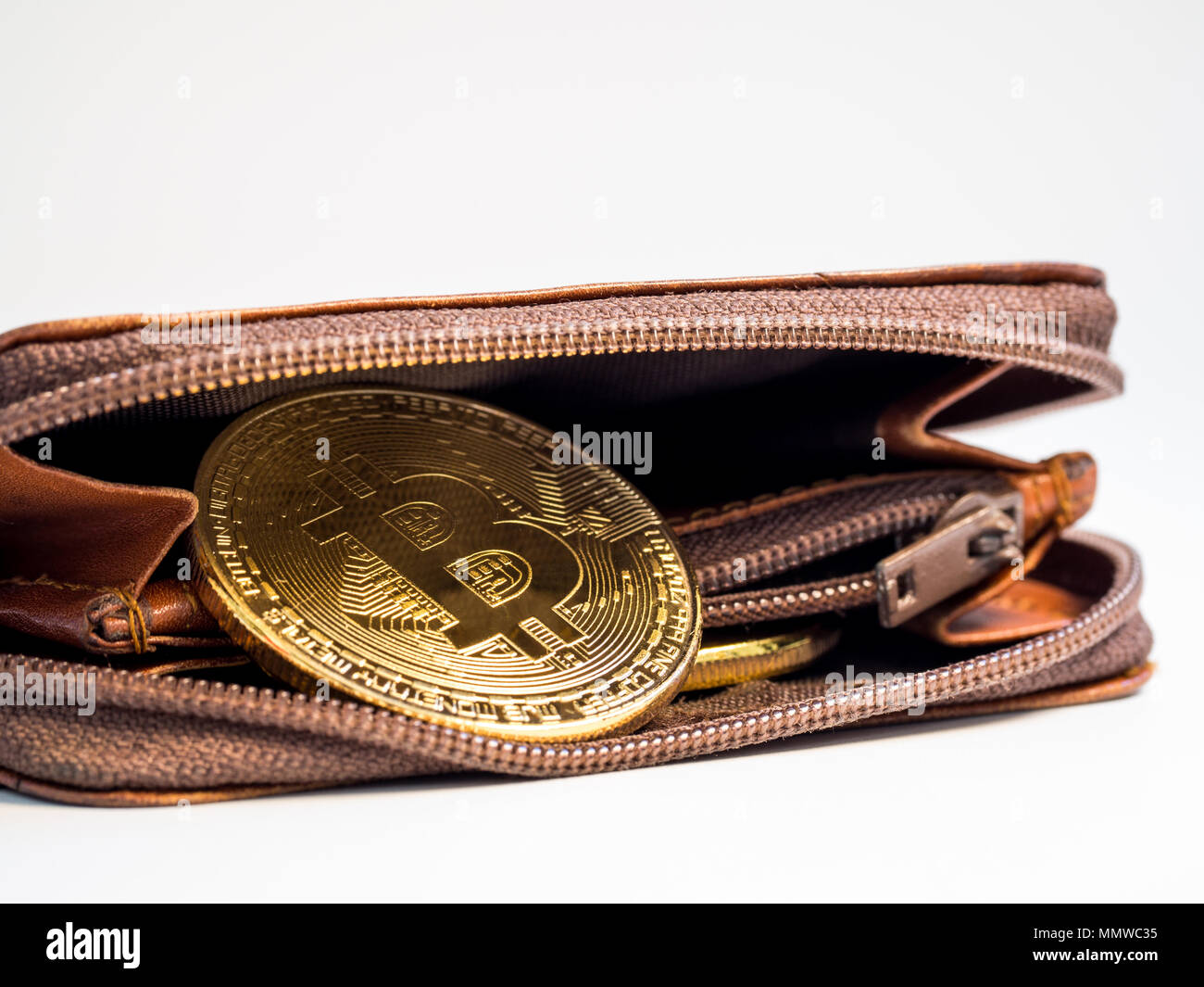 Wallet gold coins hi-res stock photography and images - Page 29 - Alamy