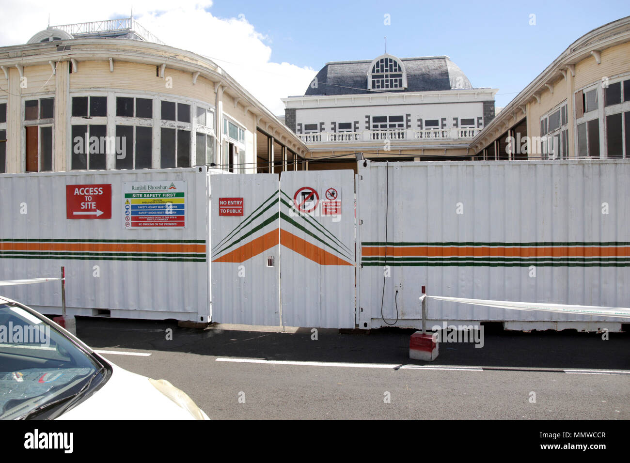 le plaza rose hill under construction Stock Photo Alamy