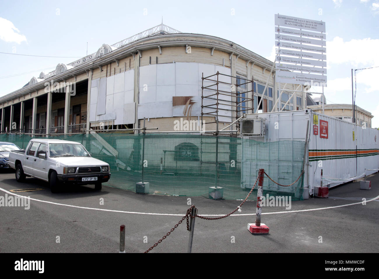 le plaza rose hill under construction Stock Photo Alamy
