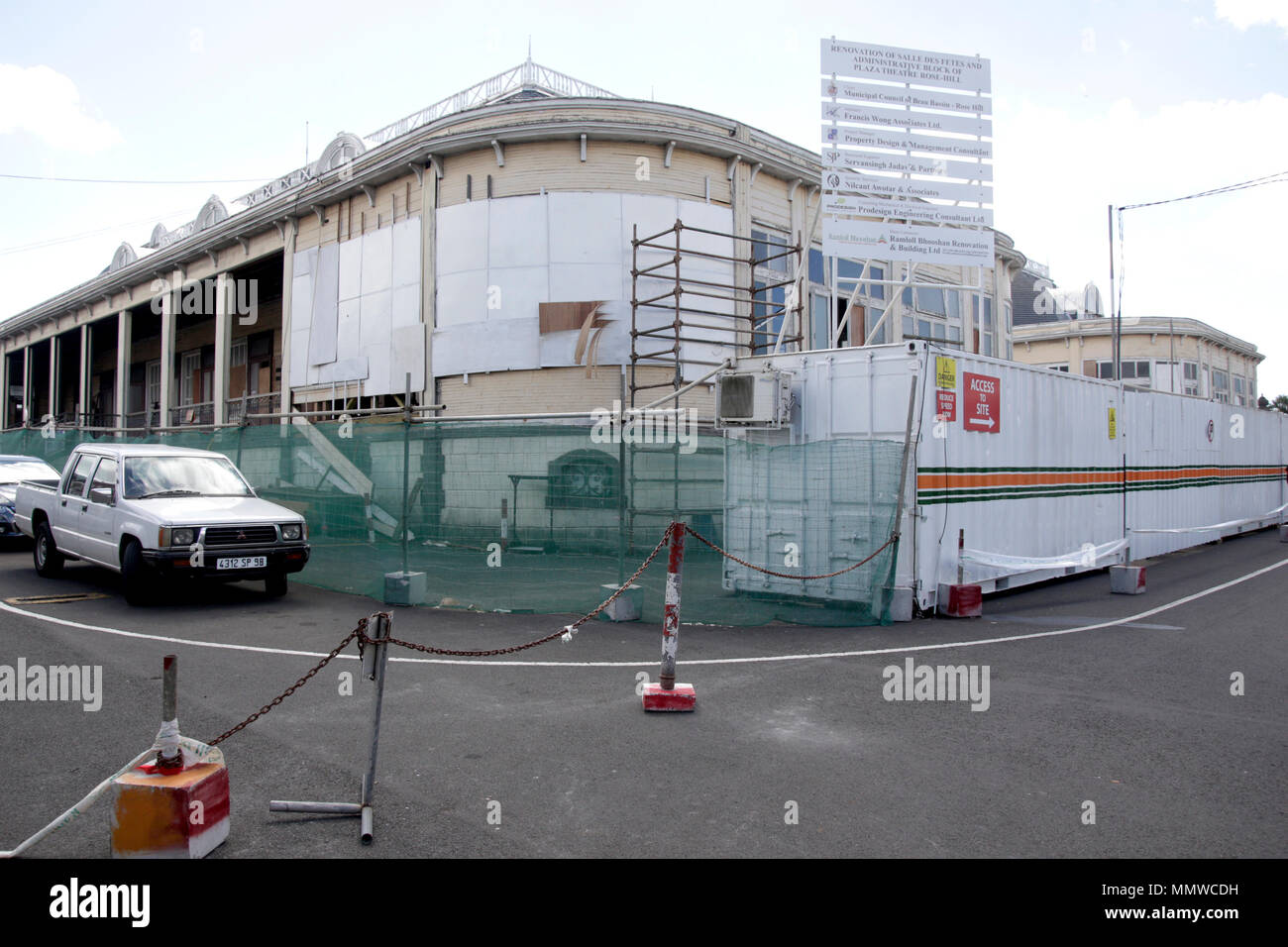 le plaza rose hill under construction Stock Photo Alamy