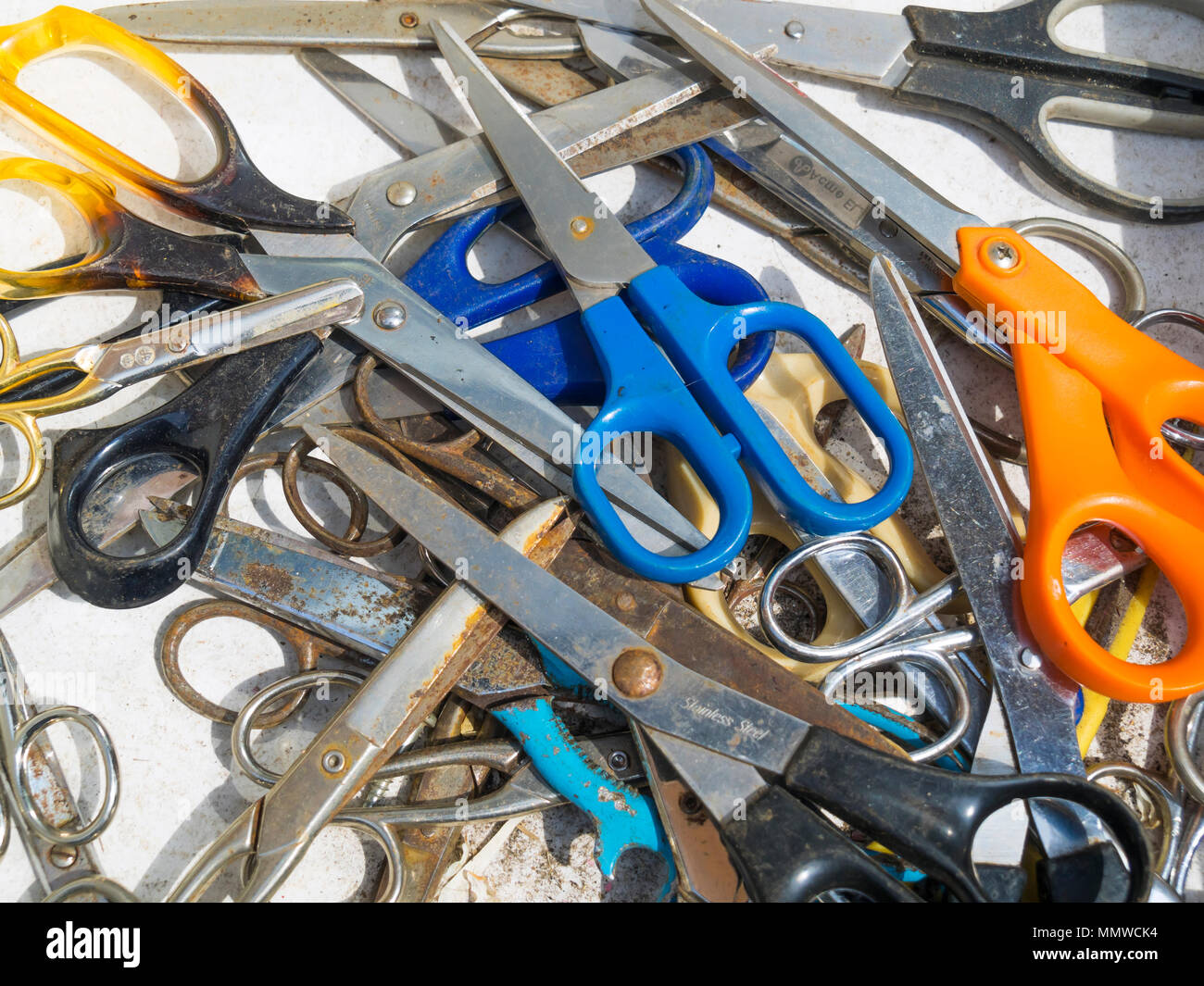 A box of old discarded scissors for sale outside an antique bric a brac shop Stock Photo