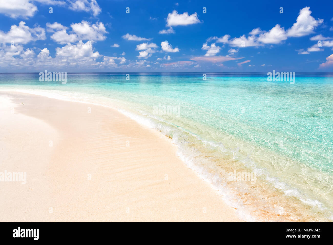 Beautiful ocean beach hi-res stock photography and images - Alamy