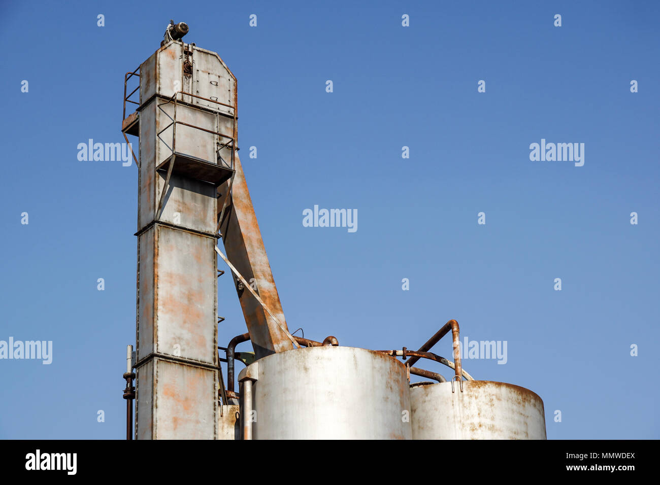Old grain storage structure hi-res stock photography and images - Alamy