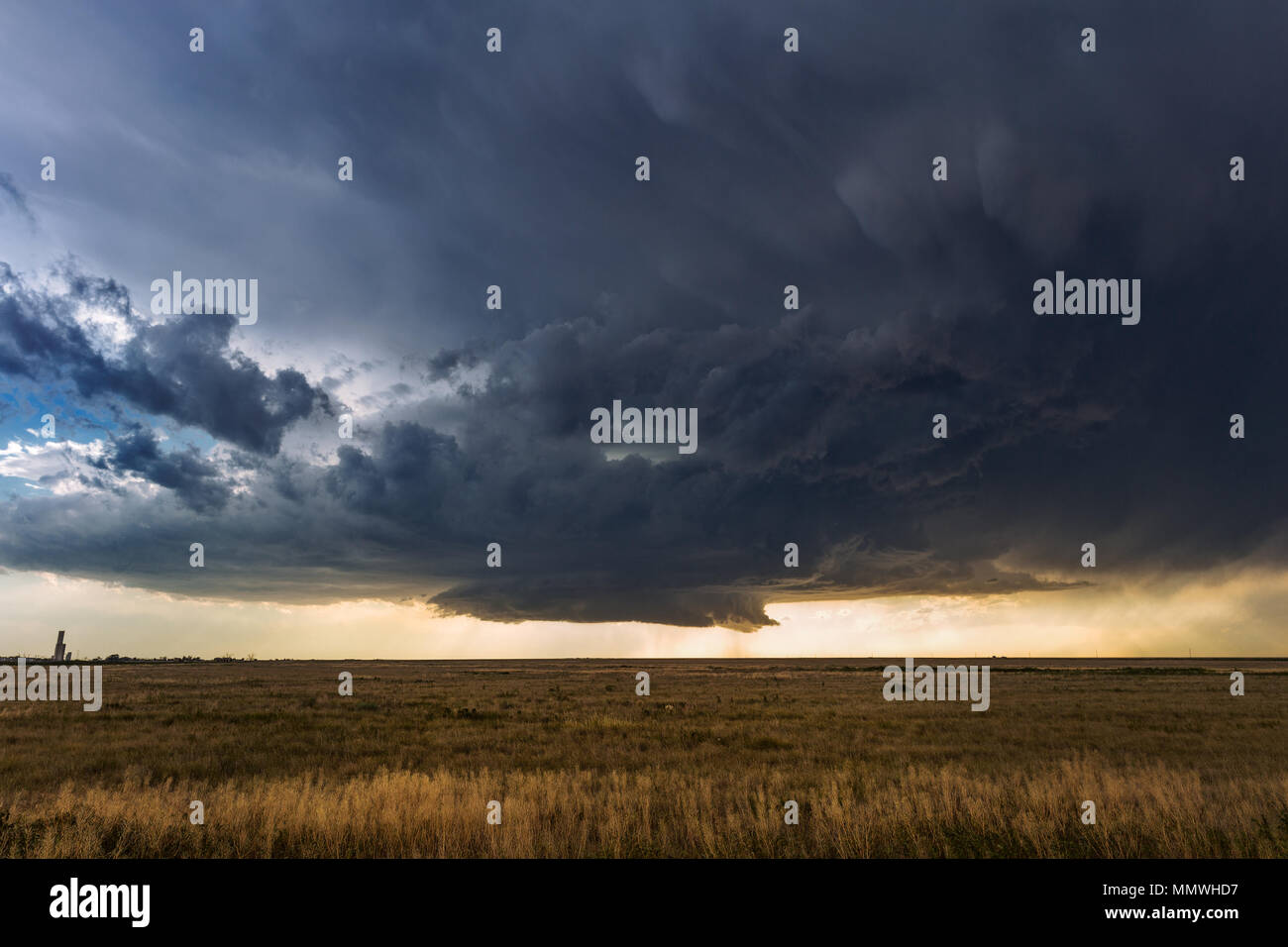 Wall cloud beneath a supercell thunderstorm near Punkin Center, Colorado, USA Stock Photo