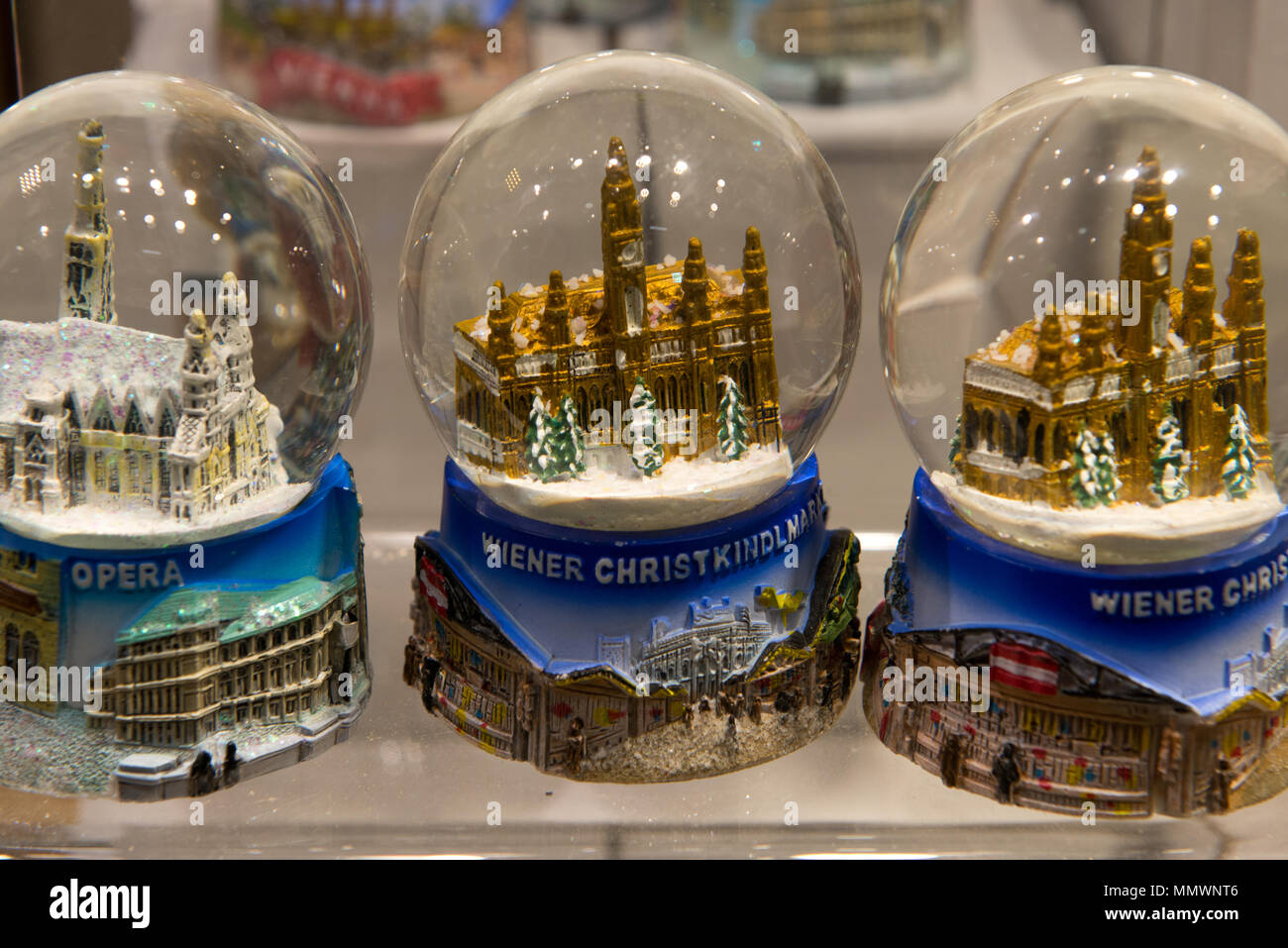 Snow globes hires stock photography and images Alamy
