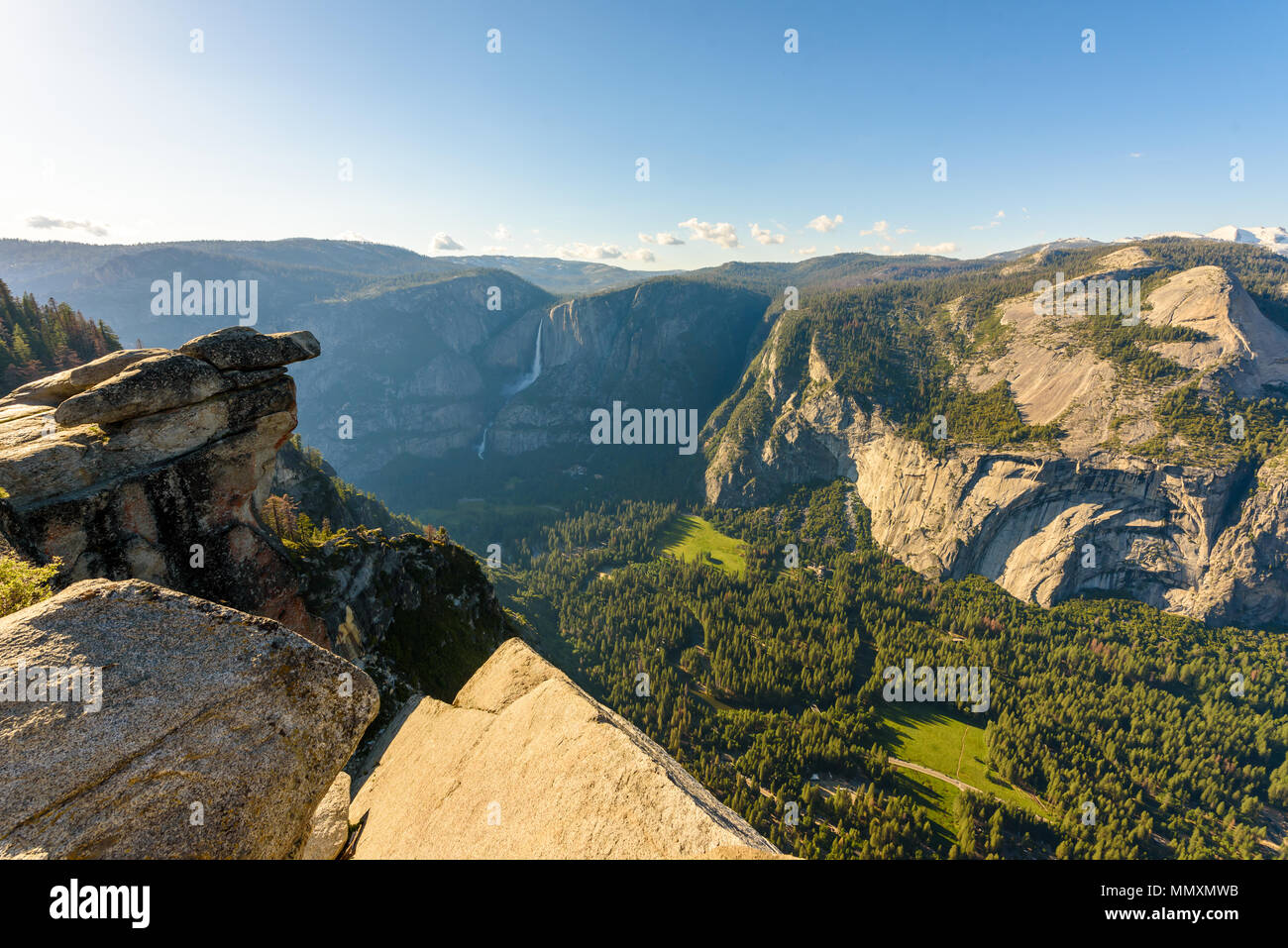Upper and Lower Yosemite Falls in Yosemite Nationalpark - View from Glacier View Point - California, USA Stock Photo