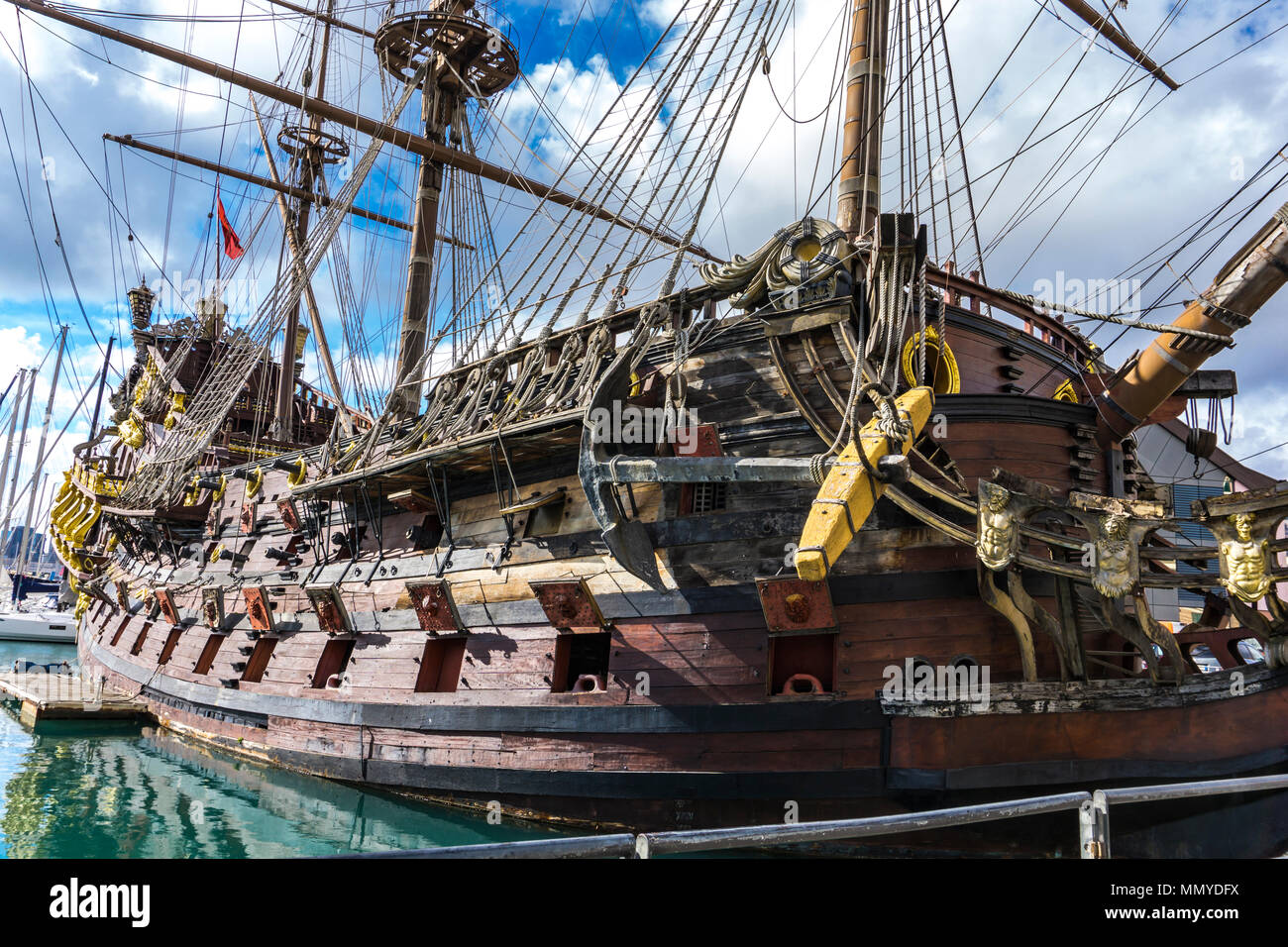 17th century spanish galleon hi-res stock photography and images - Alamy