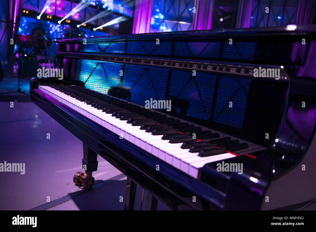grand piano on the stage before the performance Stock Photo - Alamy