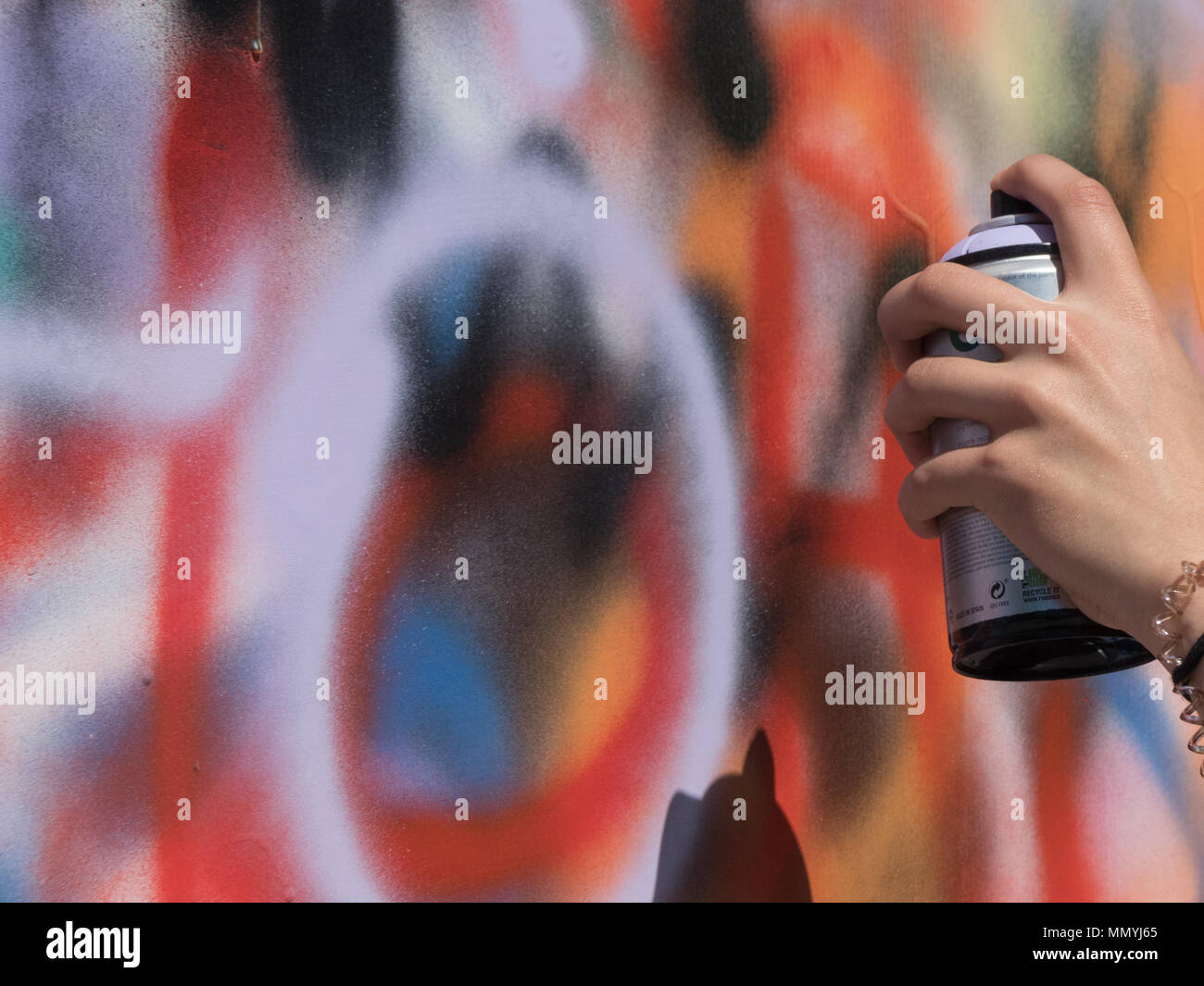 Hand holding spray paint can hi-res stock photography and images - Alamy