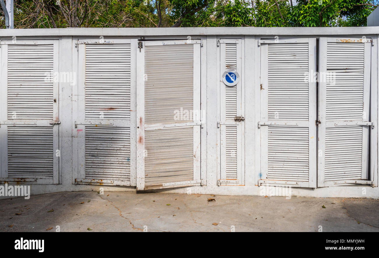 Louvered Doors Stock Photos Louvered Doors Stock Images Alamy