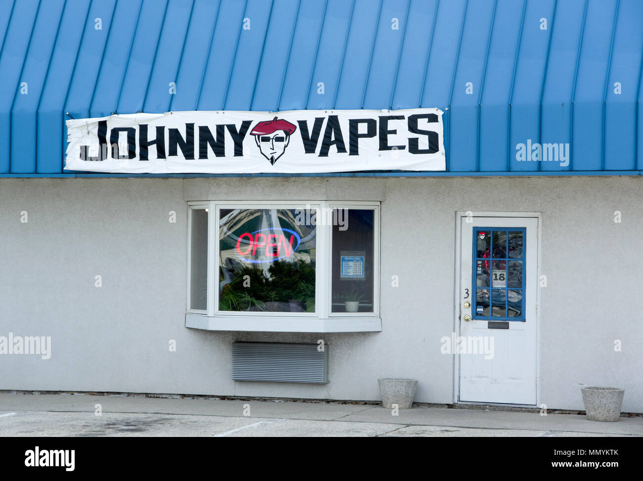Johnny Vapes Vape Shop Electronic Cigarette dealer Manitowoc, Wisconsin Stock Photo