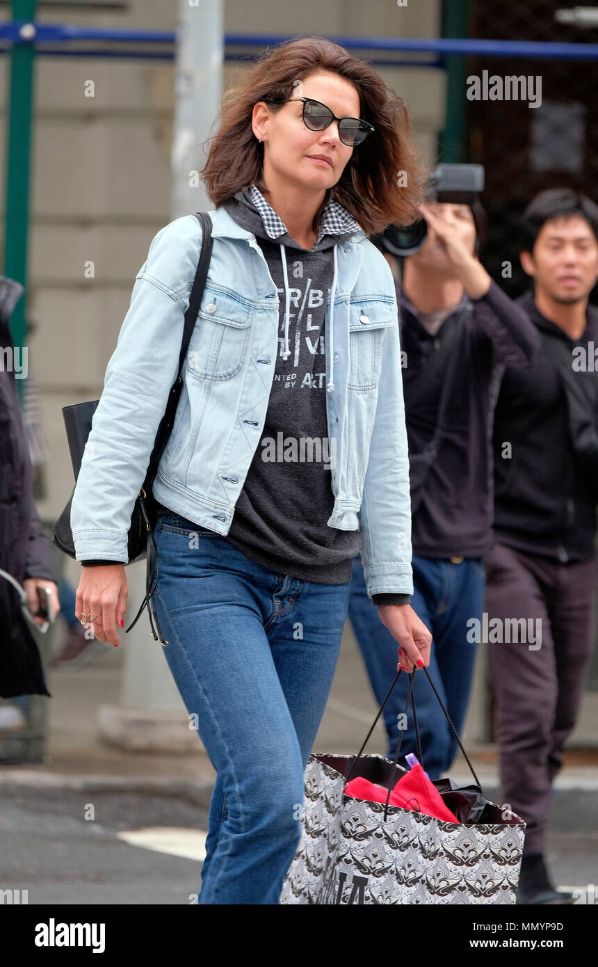 NEW YORK, NY - APRIL 26: Actress Katie Holmes seen in Tribeca wearing  double denim - Jean Jacket and Jeans on April 26, 2017 in New York City.  People: Katie Holmes Stock Photo - Alamy